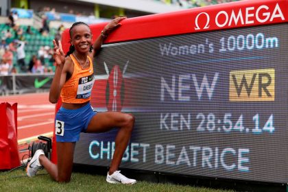 Beatrice Chebet rompe récord mundial de 10.000 metros