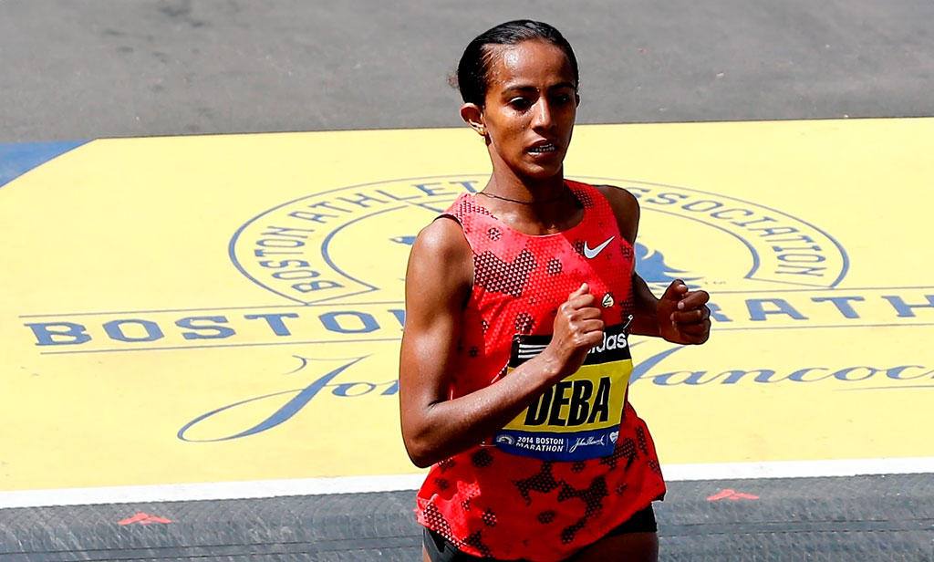 Fanático paga a ganadora de Maratón de Boston después de que los organizadores todavía no lo hacen