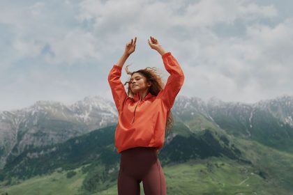 Zendaya y On exploran el poder del movimiento en los Alpes suizos