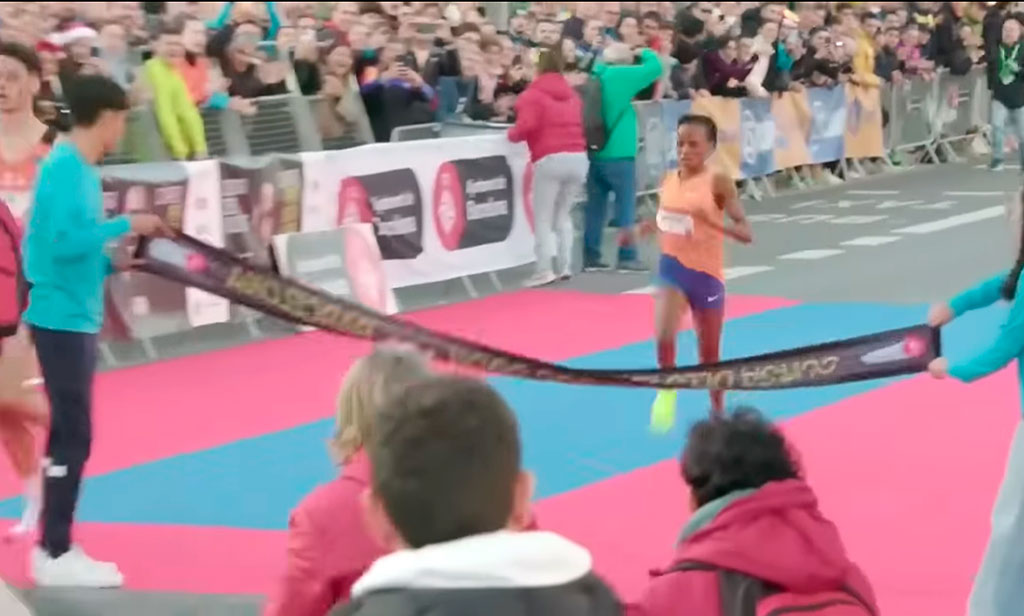 Beatrice Chebet rompe la barrera de los 14 minutos en los 5 kms